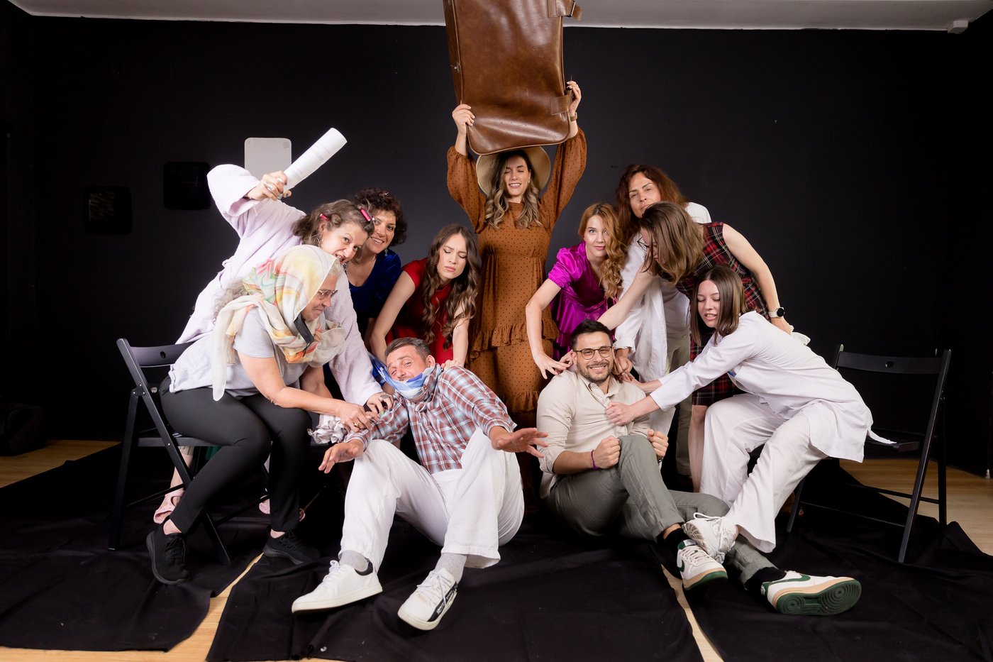 Grupă de cursanți la cursul de actorie pentru adulți Teatru Simplu