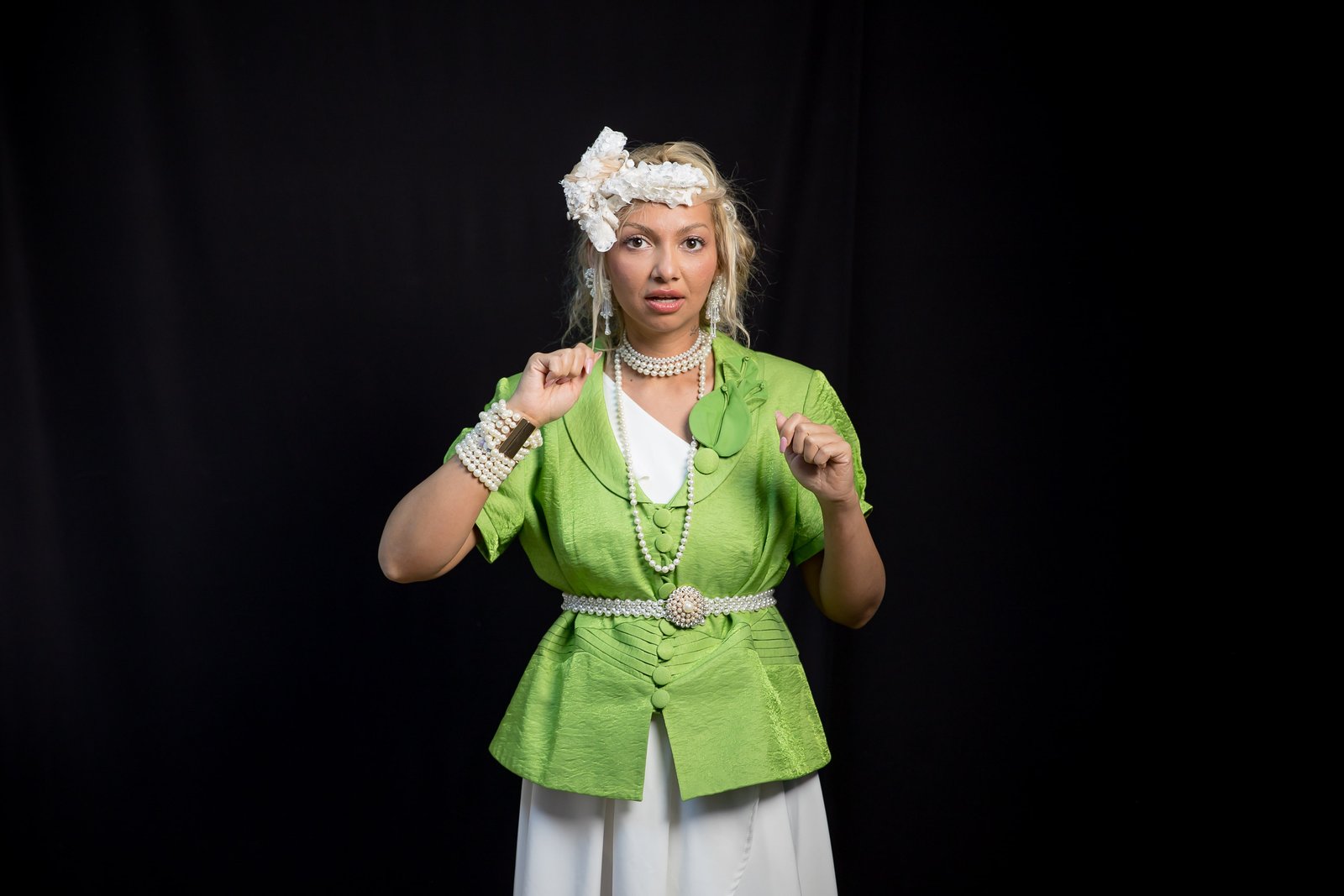 Grupă de cursanți jucând la cursul de improvizație Teatru Simplu